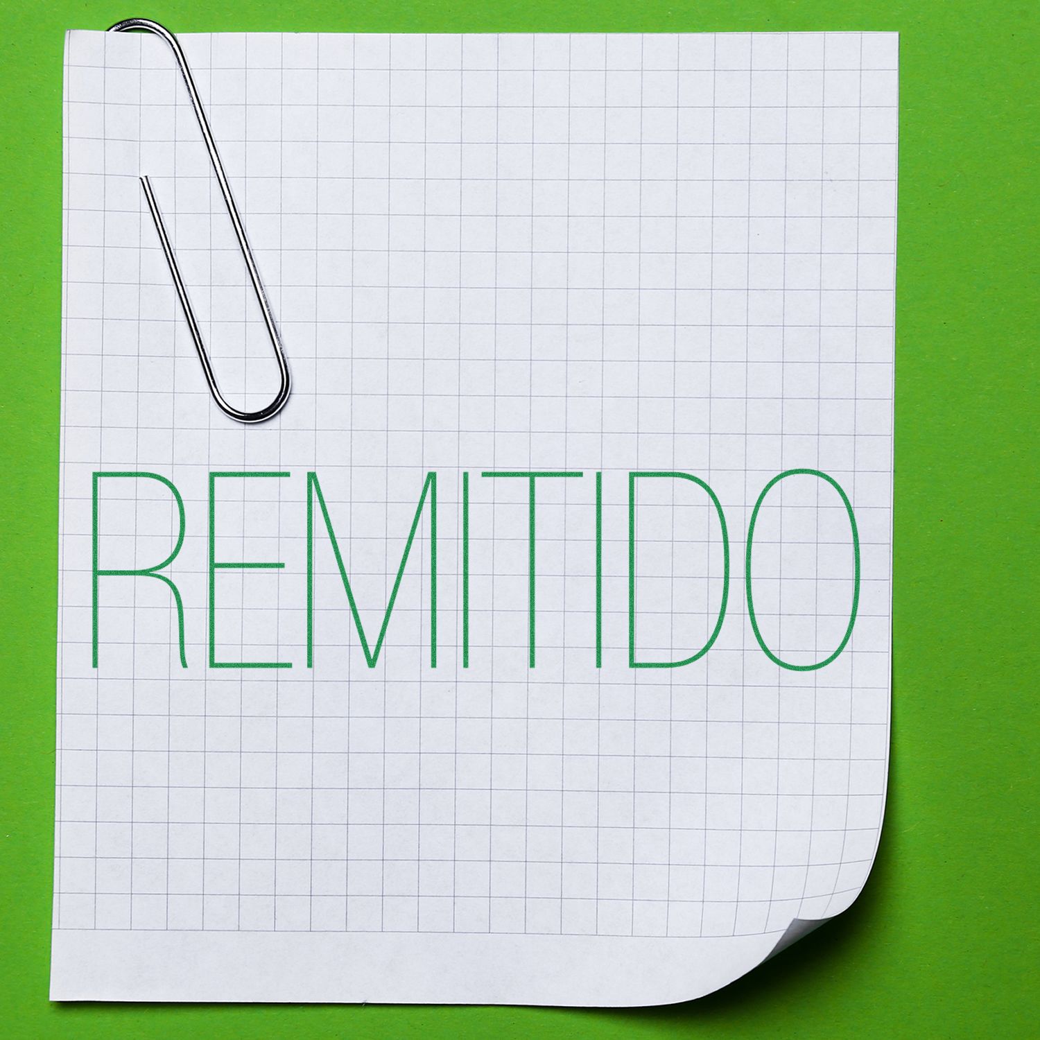 Paperclip on graph paper with the word REMITIDO on a green background.