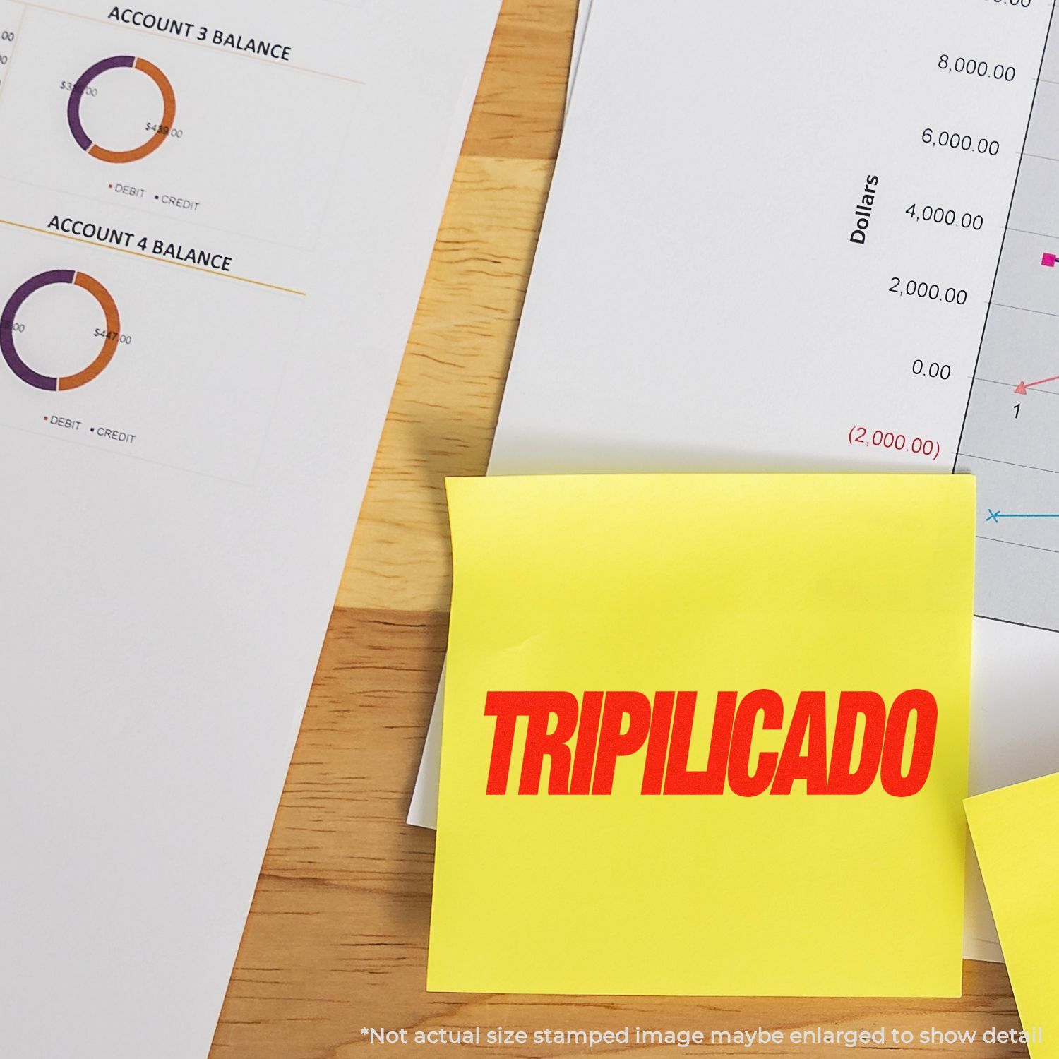 Financial reports with accounting charts and a yellow sticky note labeled Triplicado on a wooden desk.