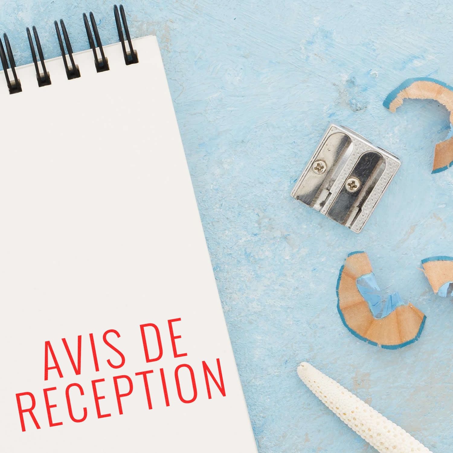 French postal Avis de rception card beside mailbox hardware and cord, highlighting proof-of-delivery receipt.