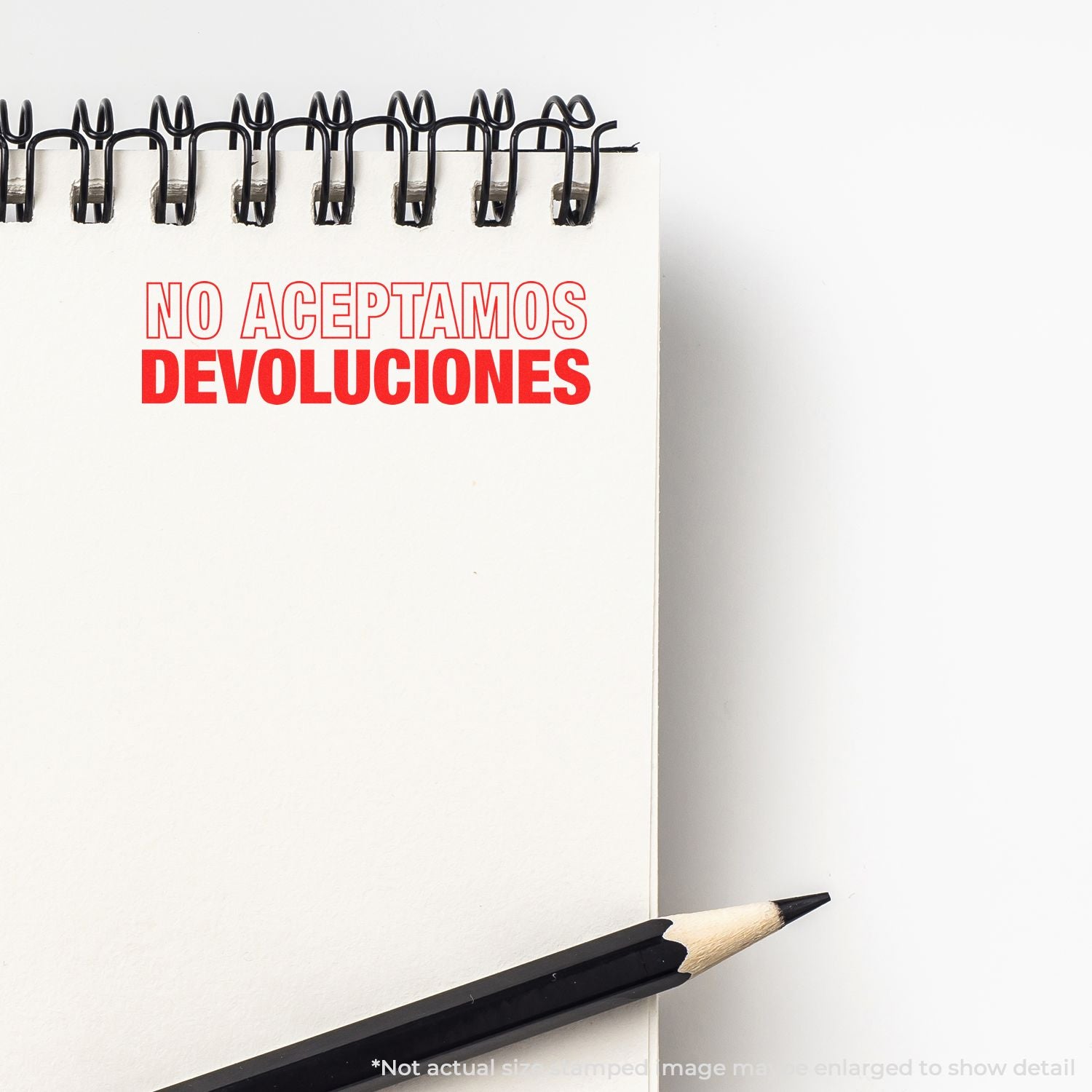 Cartel de poltica de no aceptamos devoluciones con ganchos de carpeta y lpiz, mensaje de servicio al cliente.